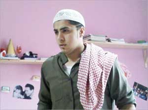 فهد باسم في دور «الصبي العدواني»