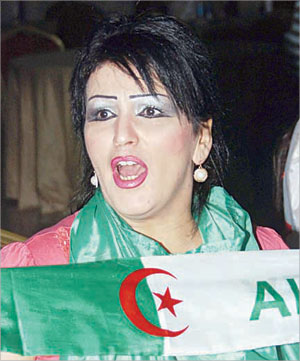 مشجعة جزائرية