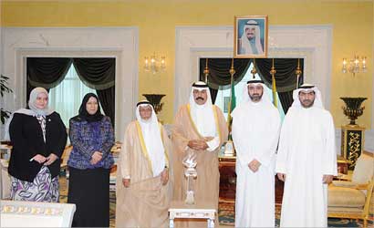 ... ومتوسطا الحماد وأعضاء «أمانة الاوقاف»