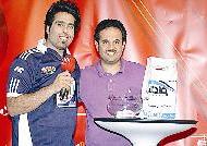 الشيخ دعيج الخليفة يشارك بالقرعة 	  (تصوير نور هنداوي)