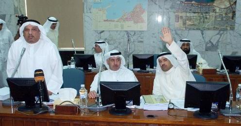 أثناء التصويت على سريان قرار تخصيص «الشارع الإعلامي»