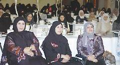 لطيفة العجيل ونشمية الشريعان في مقدم الحضور 	(تصوير زكريا عطية)