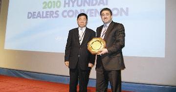 u0631u0627u0626u062f u062au0631u062cu0645u0627u0646 u064au062au0633u0644u0645 u0627u0644u062cu0627u0626u0632u0629 u0645u0646 u0628u064a. u062au064a. u0634u064au0646 r