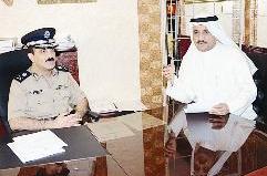 اللواء الماجد متحدثا إلى الزميل منصور الشمري