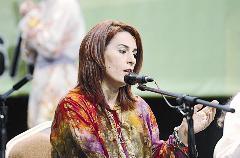 مطربة الفرقة الايرانية