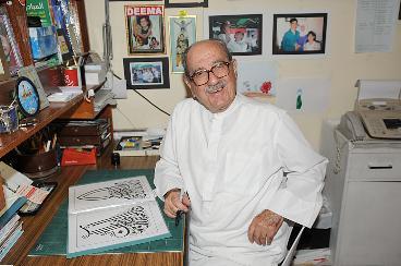 المؤذن مبتسماً لعدسة «الراي»			(تصوير موسى عياش)