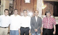 u0627u0644u062fu0648u064au0633u0627u0646 u0648u0627u0631u0643u0627u0646 u0627u0644u0633u0641u0627u0631u0629 u0641u064a u062du0641u0644 u062au0643u0631u064au0645 u0627u0644u0645u0646u064au062e