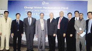 ... ومتوسطاً المسؤولين عن المحطة