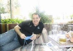 طارق العامر... مع «الشيشة»