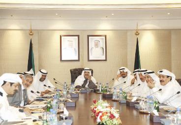 ... ومستمعاً إلى اسئلتهم