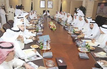 رؤساء تحرير الصحف يستمعون إلى المحمد وعدد من الوزراء