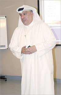 وليد الأنصاري محاضرا