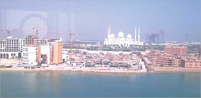 تحفة معمارية ايمانية تزين أبو ظبي اسمها ... مسجد الشيخ زايد