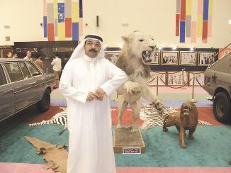 «إذا رأيت نيوب الليث بارزة فلا تظن ان الليث يبتسم»