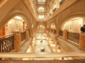 ممر فندق قصر الأمراء... عراقة في الفن