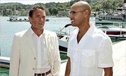  u0633u064au0641 u0627u0644u0627u0633u0644u0627u0645 u0627u0644u0642u0630u0627u0641u064a u0645u0639 u0647u0627u064au062fu0631