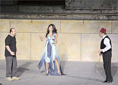 u0645u0634u0647u062f u0645u0646 u0645u0633u0631u062du064au0629 u00abu0648u0645u0646 u0627u0644u062du0628 u0645u0627u0642u062au0644u00bb