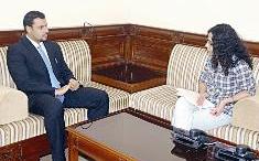 المطوّع متحدثاً الى الزميلة سماح جمال