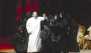 المسلم ومشهد «ليلة رعب»	(تصوير زكريا عطية) 