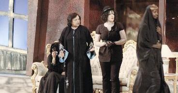 هبة الدري وأمل عباس وباسمة حماده في «ليلة رعب»