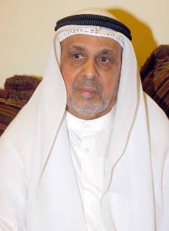 البكر يسترجع ذكرياته	(تصوير طارق عزالدين)