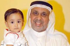 ... مع أصغر أحفاده