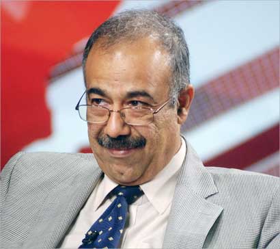 الفيلي متحدثاً عبر تلفزيون «الراي»