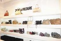 ... وللحقائب ركن خاص بها	 (تصوير- جلال معوض)