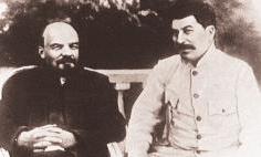 ستالين مع زعيمه لينين