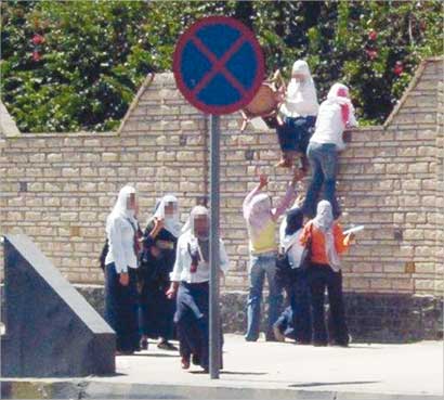 هل أصبح هروب الطالبات ظاهرة؟