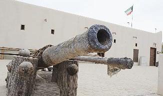مدفع امام متحف عبدالله السالم		(تصوير اسعد عبدالله)