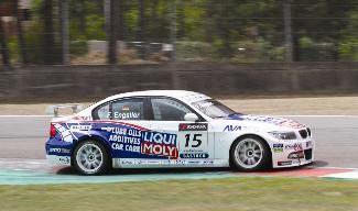 سيارة الفريق في احد السباقات