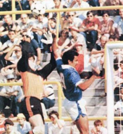 لقطة من مباراة «الأزرق» في كأس العالم مع تشيكوسلوفاكيا