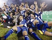 لاعبو «الأزرق» يحتفلون بلقب غرب آسيا