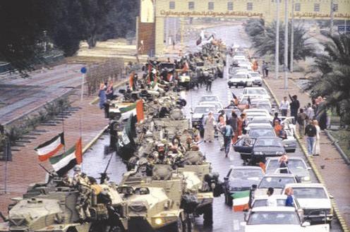 مسيرات الفرحة بالتحرير تعم شوارع الكويت عام 1990