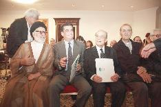 السيد هاني فحص ومصباح الأحدب والأب مارون عطا الله            (تصوير: جوزف نخلة)