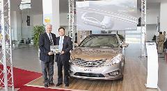 u0628u064a u062au064a u0634u064au0646 u064au062au0633u0644u0645 u062fu0631u0639 u0627u0644u062cu0627u0626u0632u0629 u0645u0646 u062cu064au0631u0627u0631 u0635u0648u0646u0627u0644