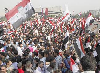 تظاهرة مؤيدة للنظام بساحة الامويين في دمشق امس