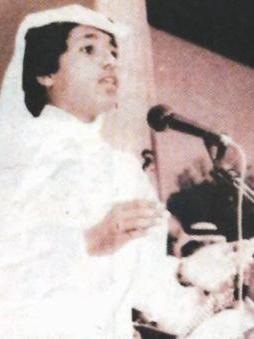 الماجد وهو صغير في احد الحفلات التي أقامها، وهذه الصور من نوادر ألبوم ذكرياته.