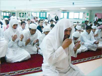 ملازمة طاعة الله والاستقامة على دينه علامات على شكر النعمة 