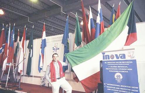 علم الكويت الوحيد بين الدول العربية المتواجد في معرض شرق أوروبا