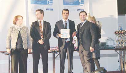 صادق قاسم وعبد الله أبو القاسم يتسلمان جائزة معرص كرواتيا