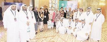 u0645u062cu0645u0648u0639u0629 u0645u0646 u0627u0644u0634u0628u0627u0628 u0641u064a u062cu0646u0627u062d u0627u0644u0628u0646u0643