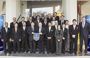 بلاتر يتوسط أعضاء الاتحاد الآسيوي لكرة القدم