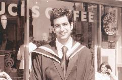 ابنه المهندس سالم الجميعة في حفل تخرجه من جامعة ابردين في اسكتلندا