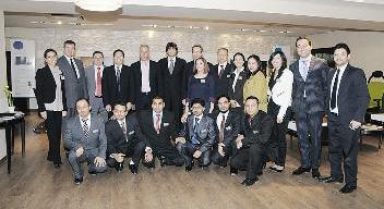 u0641u0631u064au0642 u00abu0645u064au062fu0627u0633 u062au0631u0646u062fu0632u00bb u0645u0639 u0628u0639u0636 u0627u0644u0636u064au0648u0641 u0641u064a u0635u0648u0631u0629 u062au0630u0643u0627u0631u064au0629r