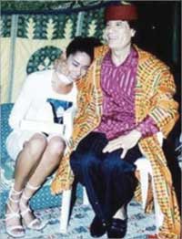 ... ومتأبطاً فتاة مراهقة في خيمته خلال إحدى المناسبات