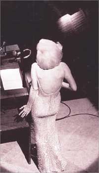 مونرو تغني لـكينيدي في عيد ميلاده 