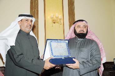 الدوسري مكرماً الطبطبائي