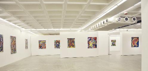 جانب من القاعة ورسومات «بيكاسو الكويت»